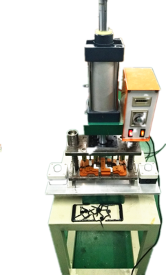 半自动切水口冶具